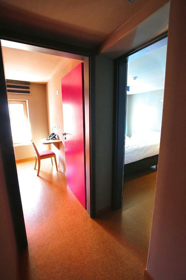 O Chomiere Hotel Ставело Екстериор снимка